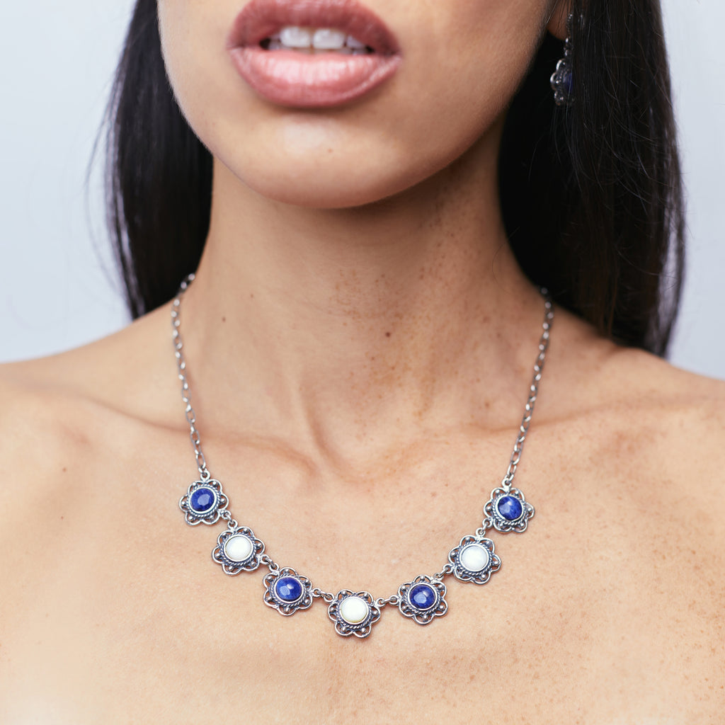 WOVEN LAPIS LAZULI NECKLACE IN BURNT SILVER