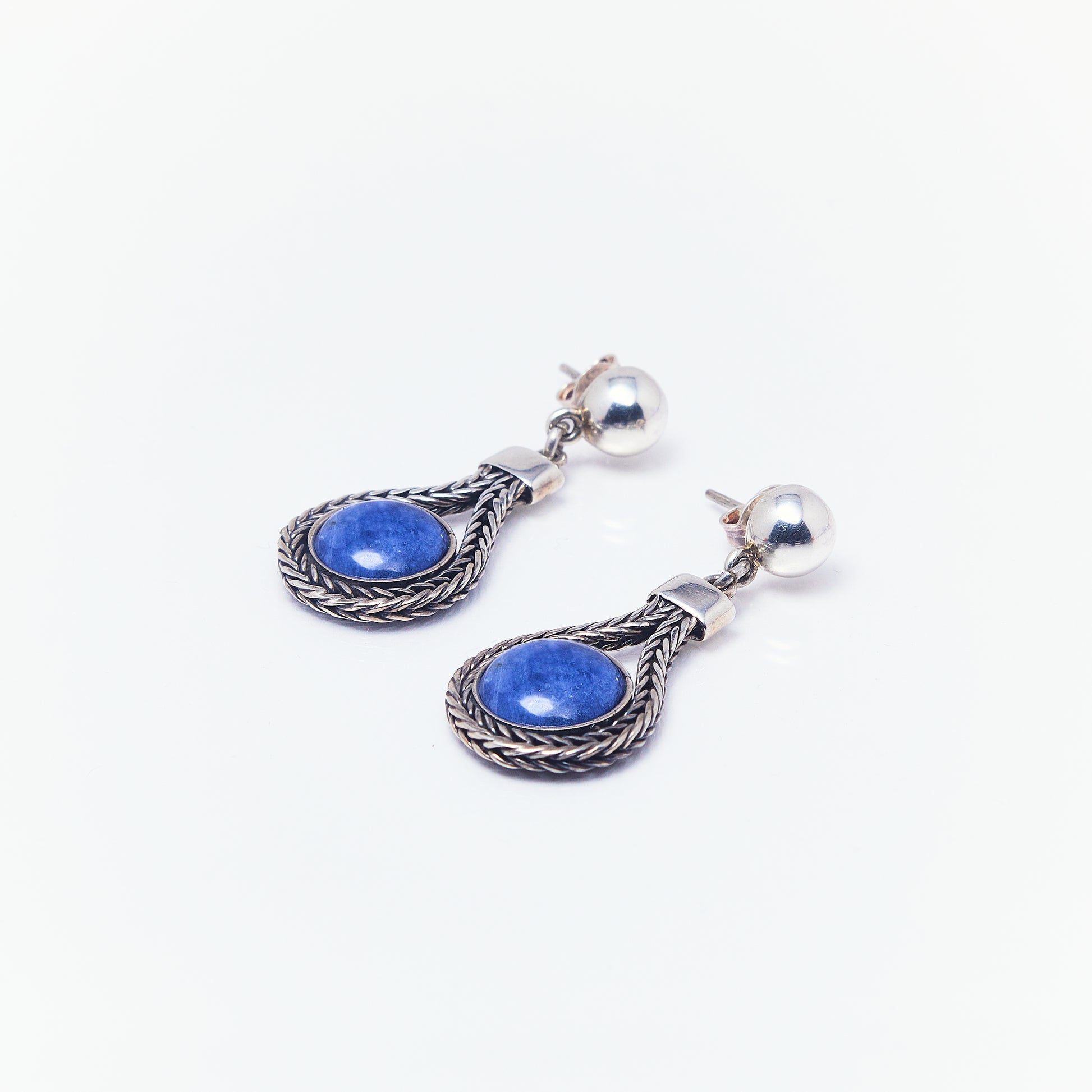 Aretes Gota Con Piedra Lapislázuli en Plata Quemada - ANDREA