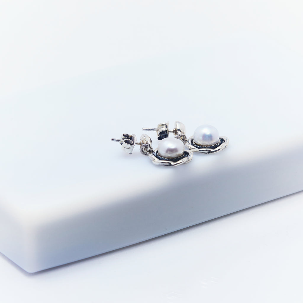 Aretes Largos Pétalos Con Perla - ANDREA